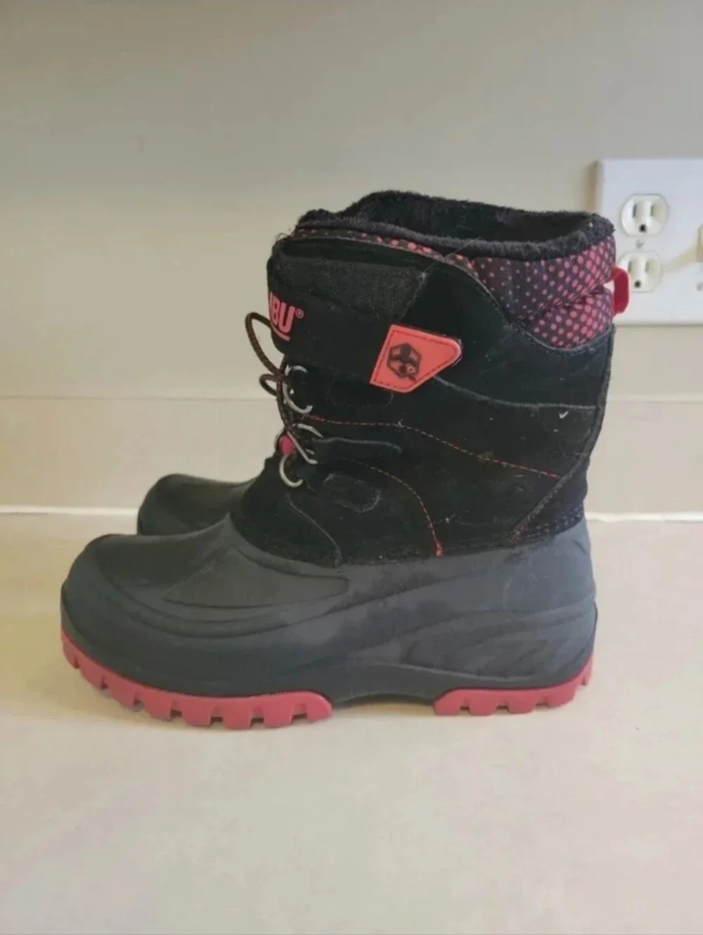 Like NEW Big Kids Sz. 3 KHOMBU Hickory Waterproof BOOTS